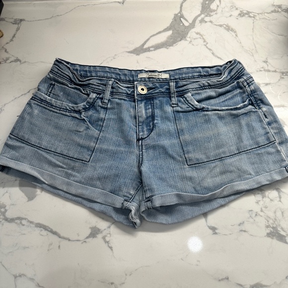 21 Denim Jean Light Wash Low Rise Cuffed Shortie Shorts size 29 x 3 - Picture 1 of 3